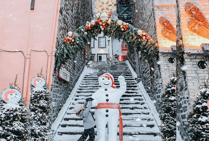 carnavaldequebec | Instagram | The carnival showcases Bonhomme, a red-capped snowman character and the festival's official representative.