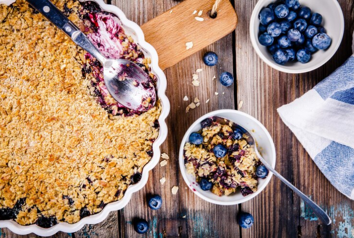  "Vegan Blueberry Crumble" - Low-sugar dessert recipes